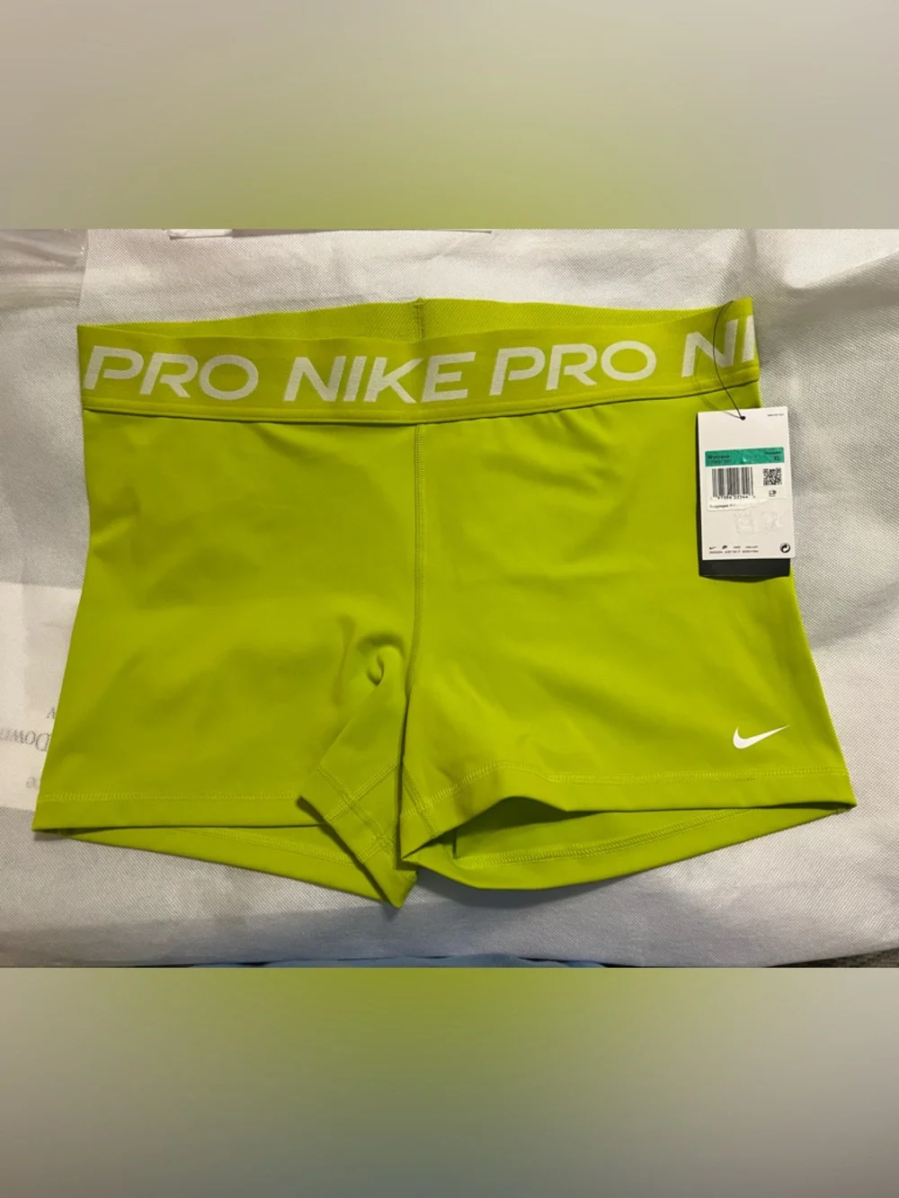 Nike Women’s Neon Yellow-Green 3" Pro Bike Shorts - Picture 3 of 6